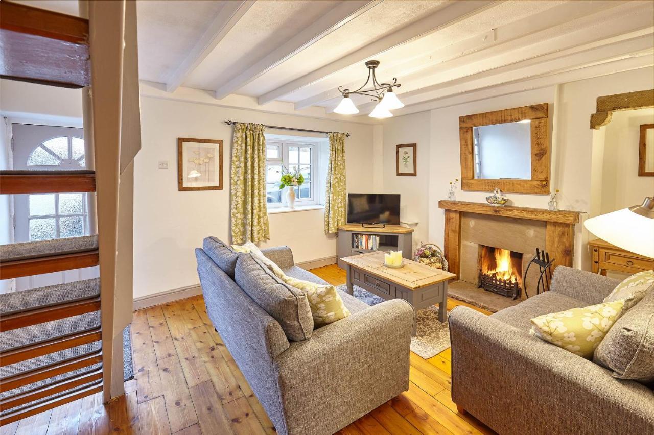 Host & - Willow * Masham